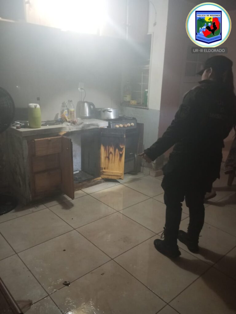 Policías sofocaron incendio en vivienda en Eldorado y asistieron al propietario del inmueble Policías sofocaron incendio en vivienda en Eldorado y asistieron al propietario del inmueble imagen-43