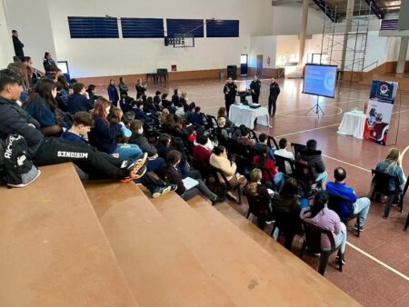 La Policía de Misiones continúa con el Plan Provincial de Prevención Digital en escuelas La Policía de Misiones continúa con el Plan Provincial de Prevención Digital en escuelas imagen-9