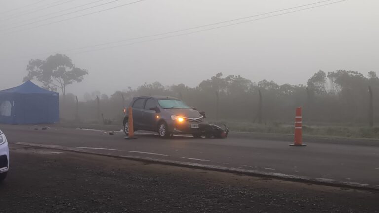 Siniestro fatal entre un auto y una motocicleta en Posadas Siniestro fatal entre un auto y una motocicleta en Posadas imagen-40