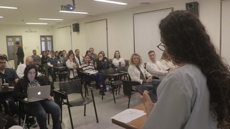 El Hospital Madariaga fortalece la formación de médicos residentes en debates multidisciplinarios El Hospital Madariaga fortalece la formación de médicos residentes en debates multidisciplinarios imagen-41