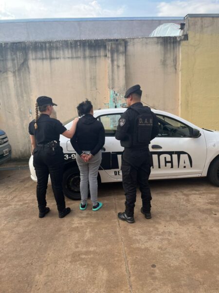 Posadas: detuvieron a una mujer que intentó agredir con un cuchillo a su casero Posadas: detuvieron a una mujer que intentó agredir con un cuchillo a su casero imagen-8