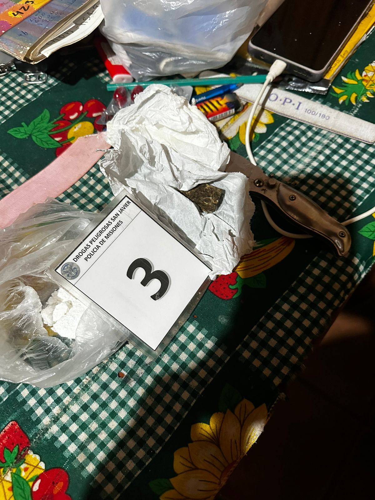 Una mujer regenteaba un punto de venta de drogas en San Javier: secuestraron cocaína, marihuana y casi $2 millones de pesos 3 Una mujer regenteaba un punto de venta de drogas en San Javier: secuestraron cocaína, marihuana y casi $2 millones de pesos imagen-2