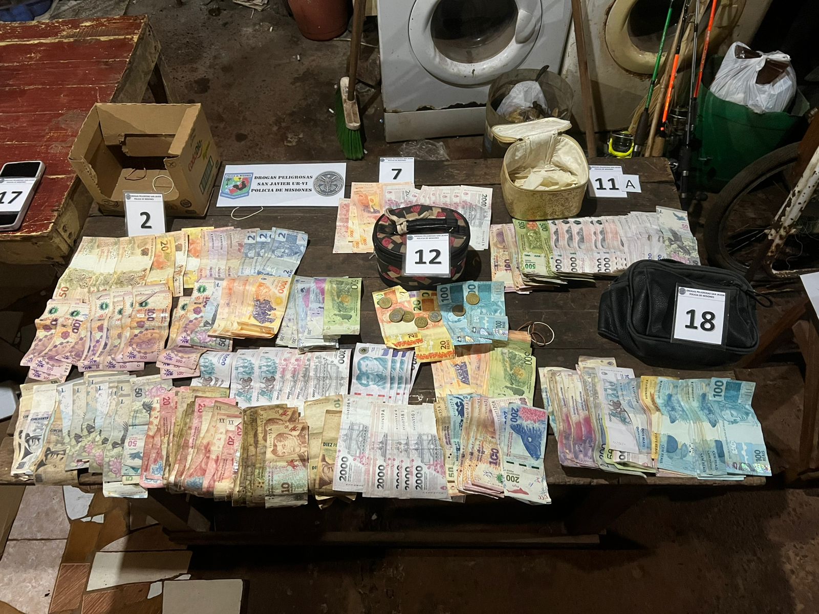 Una mujer regenteaba un punto de venta de drogas en San Javier: secuestraron cocaína, marihuana y casi $2 millones de pesos 5 Una mujer regenteaba un punto de venta de drogas en San Javier: secuestraron cocaína, marihuana y casi $2 millones de pesos imagen-4