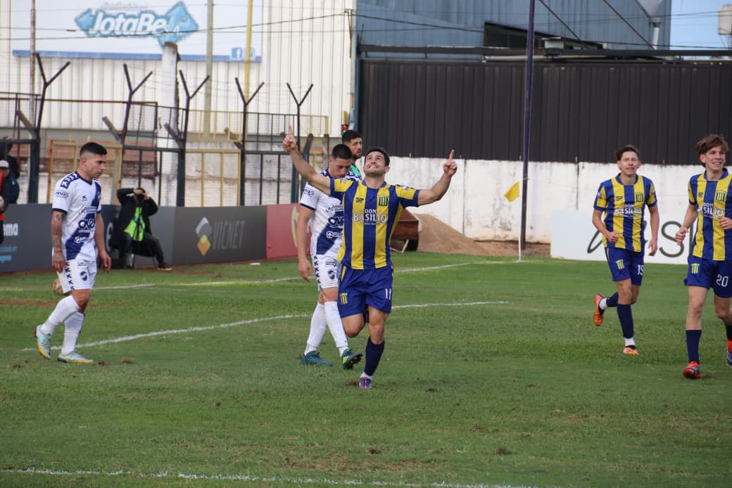 Fútbol: Mitre goleó y se aseguró la permanencia 3 Fútbol: Mitre goleó y se aseguró la permanencia imagen-2
