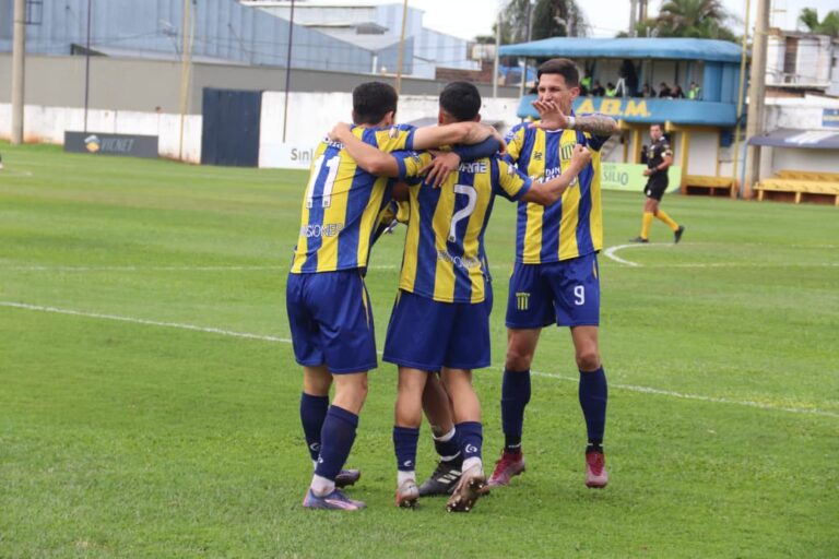 Fútbol: Mitre goleó y se aseguró la permanencia Fútbol: Mitre goleó y se aseguró la permanencia imagen-26