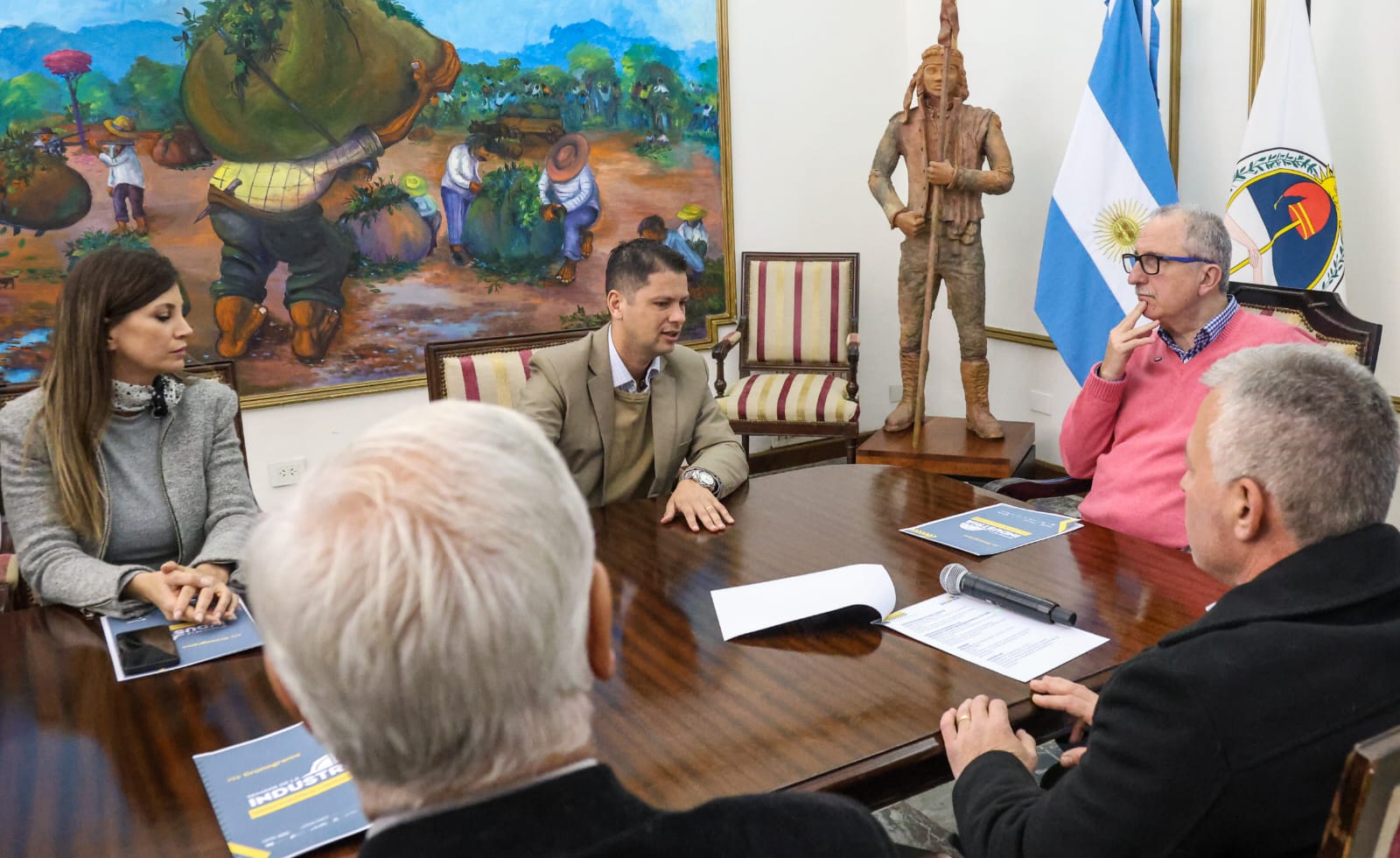 "Las pymes y los comercios son claves para contener y dar felicidad a la gente", dijo Passalacqua al presentar la Semana de la Industria 2025 13 "Las pymes y los comercios son claves para contener y dar felicidad a la gente", dijo Passalacqua al presentar la Semana de la Industria 2025 imagen-12