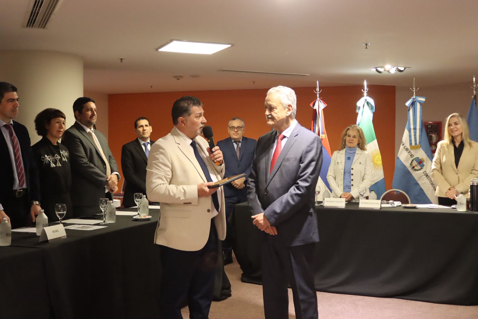 El Poder Judicial de Misiones brindó un reconocimiento al ex ministro del STJ Jorge Rojas por sus 34 años de trayectoria 7 El Poder Judicial de Misiones brindó un reconocimiento al ex ministro del STJ Jorge Rojas por sus 34 años de trayectoria imagen-6