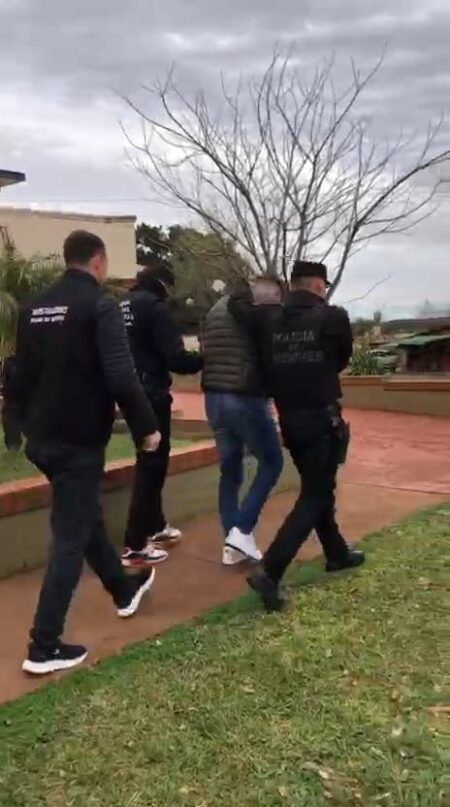 San Vicente: detuvieron a un estafador serial por fraudes millonarios con cheques falsos San Vicente: detuvieron a un estafador serial por fraudes millonarios con cheques falsos imagen-1