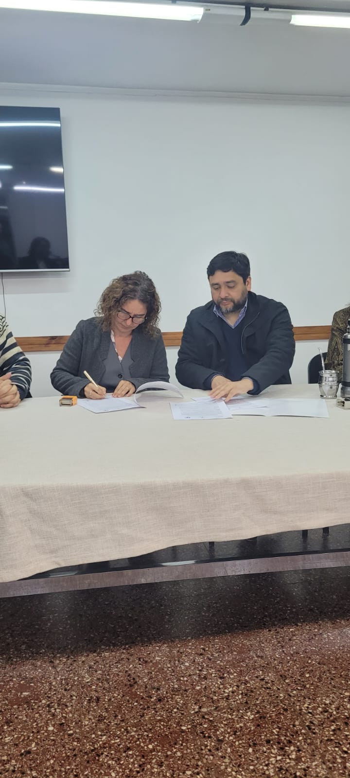 Comisión de Abordaje y Facultad de Humanidades firmaron Convenio de prevención del suicidio 3 Comisión de Abordaje y Facultad de Humanidades firmaron Convenio de prevención del suicidio imagen-2