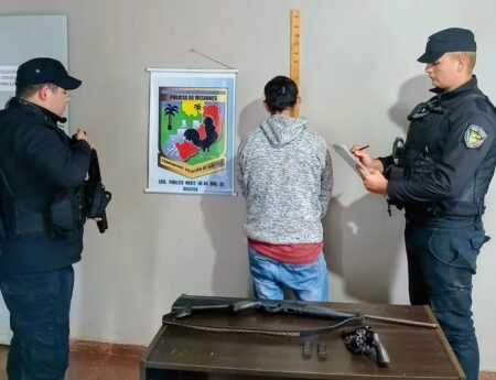 La Policía arrestó a un hombre acusado de amenazar a su esposa y le secuestró armas de fuego en San Antonio imagen-7