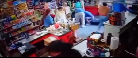 Un policía le salvó la vida a un hombre en un supermercado de Puerto Rico Un policía le salvó la vida a un hombre en un supermercado de Puerto Rico imagen-8
