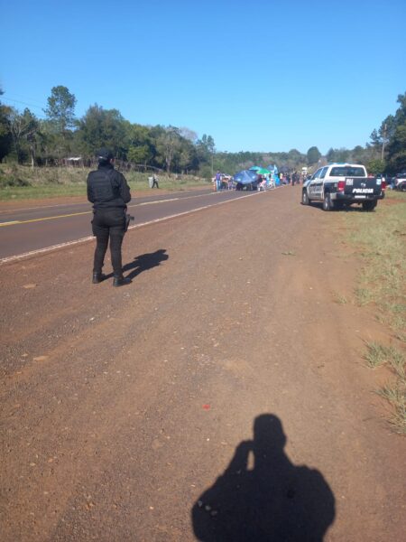 Docentes autoconvocados mantienen corte total sobre la Ruta Nacional 12, en General Urquiza Docentes autoconvocados mantienen corte total sobre la Ruta Nacional 12, en General Urquiza imagen-9