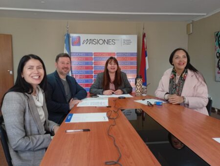 Firman «convenio estratégico» para potenciar la capacitación y la inserción laboral en Misiones Firman "convenio estratégico" para potenciar la capacitación y la inserción laboral en Misiones imagen-10