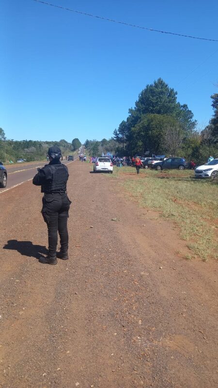 Docentes levantaron el corte sobre la Ruta Nacional Nº 12 Docentes levantaron el corte sobre la Ruta Nacional Nº 12 imagen-7