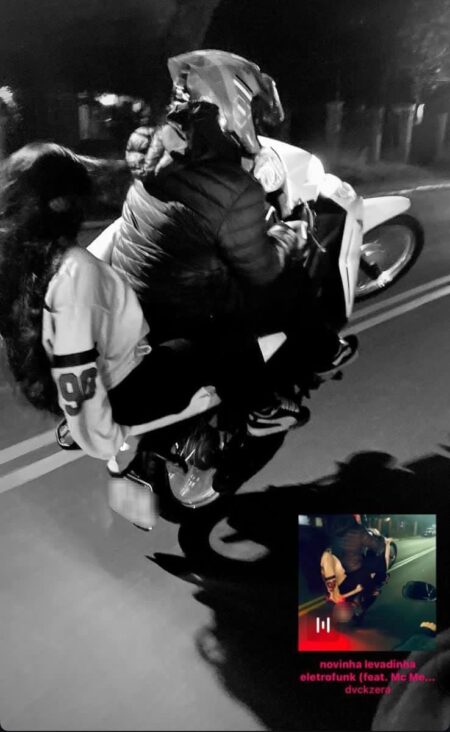 Realizó maniobras peligrosas y las subió a las redes: la Policía allanó su vivienda, lo demoró y secuestró la moto Realizó maniobras peligrosas y las subió a las redes: la Policía allanó su vivienda, lo demoró y secuestró la moto imagen-9