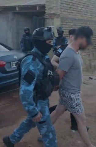 Oberá: detuvieron a un hombre que amenazó a una familia con un arma de fuego por una deuda 3 Oberá: detuvieron a un hombre que amenazó a una familia con un arma de fuego por una deuda imagen-2