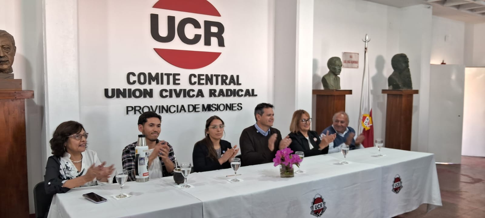 "La gente no come equilibrio fiscal, esto ya lo vivimos en los ´90", dijo González al presentar la lista de candidatos a Diputados Nacionales de la UCR 3 "La gente no come equilibrio fiscal, esto ya lo vivimos en los ´90", dijo González al presentar la lista de candidatos a Diputados Nacionales de la UCR imagen-2