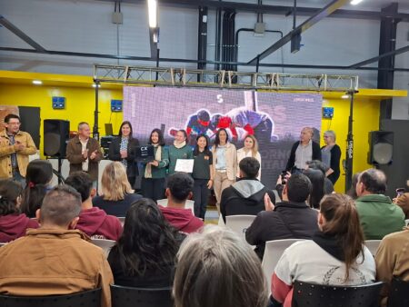 Entregaron equipamiento a 10 instituciones educativas de la provincia imagen-5