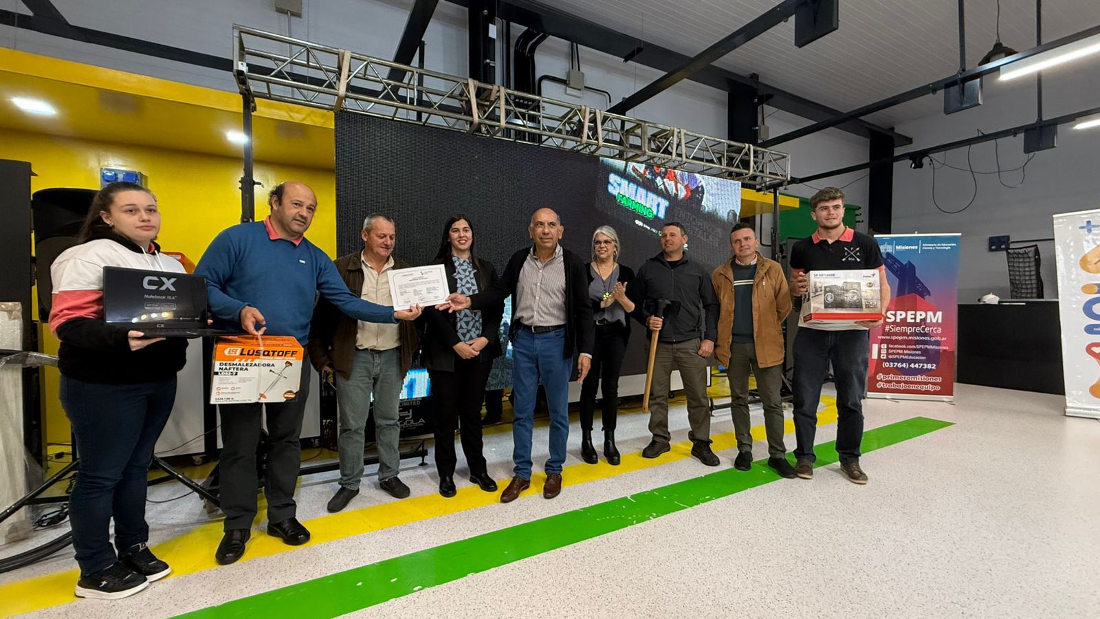 Entregaron equipamiento a 10 instituciones educativas de la provincia imagen-4