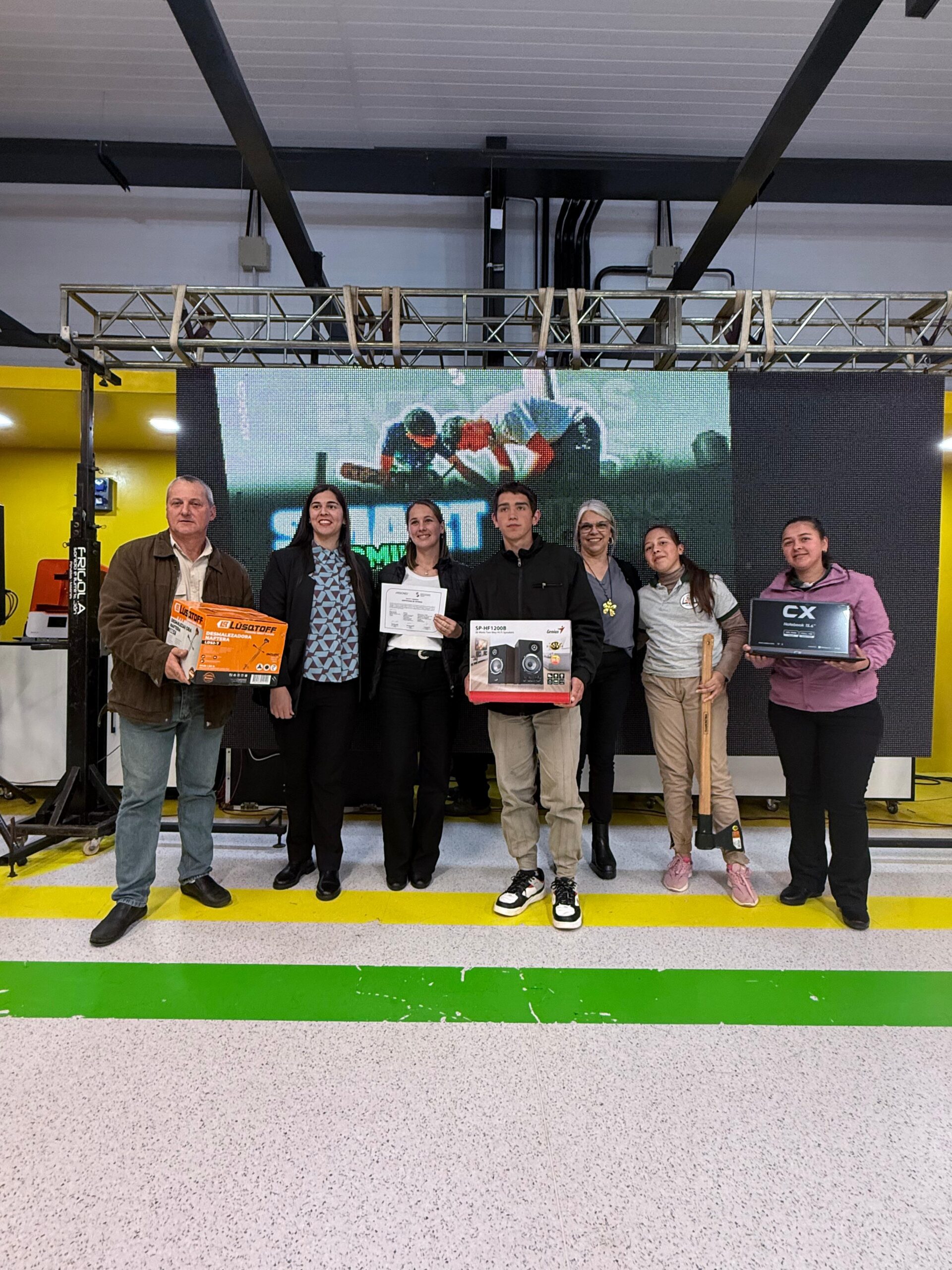 Entregaron equipamiento a 10 instituciones educativas de la provincia imagen-6