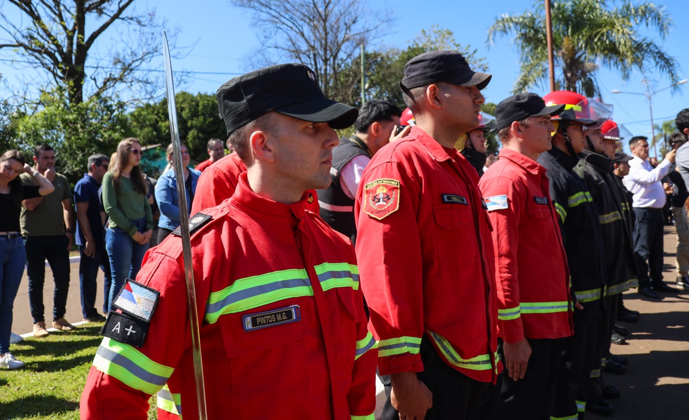 “Si hay un error que jamás vamos a cometer es estar lejos de la gente”, dijo Passalacqua al inaugurar el Cuartel de Bomberos de la nueva división de Panambí 15 “Si hay un error que jamás vamos a cometer es estar lejos de la gente”, dijo Passalacqua al inaugurar el Cuartel de Bomberos de la nueva división de Panambí imagen-14