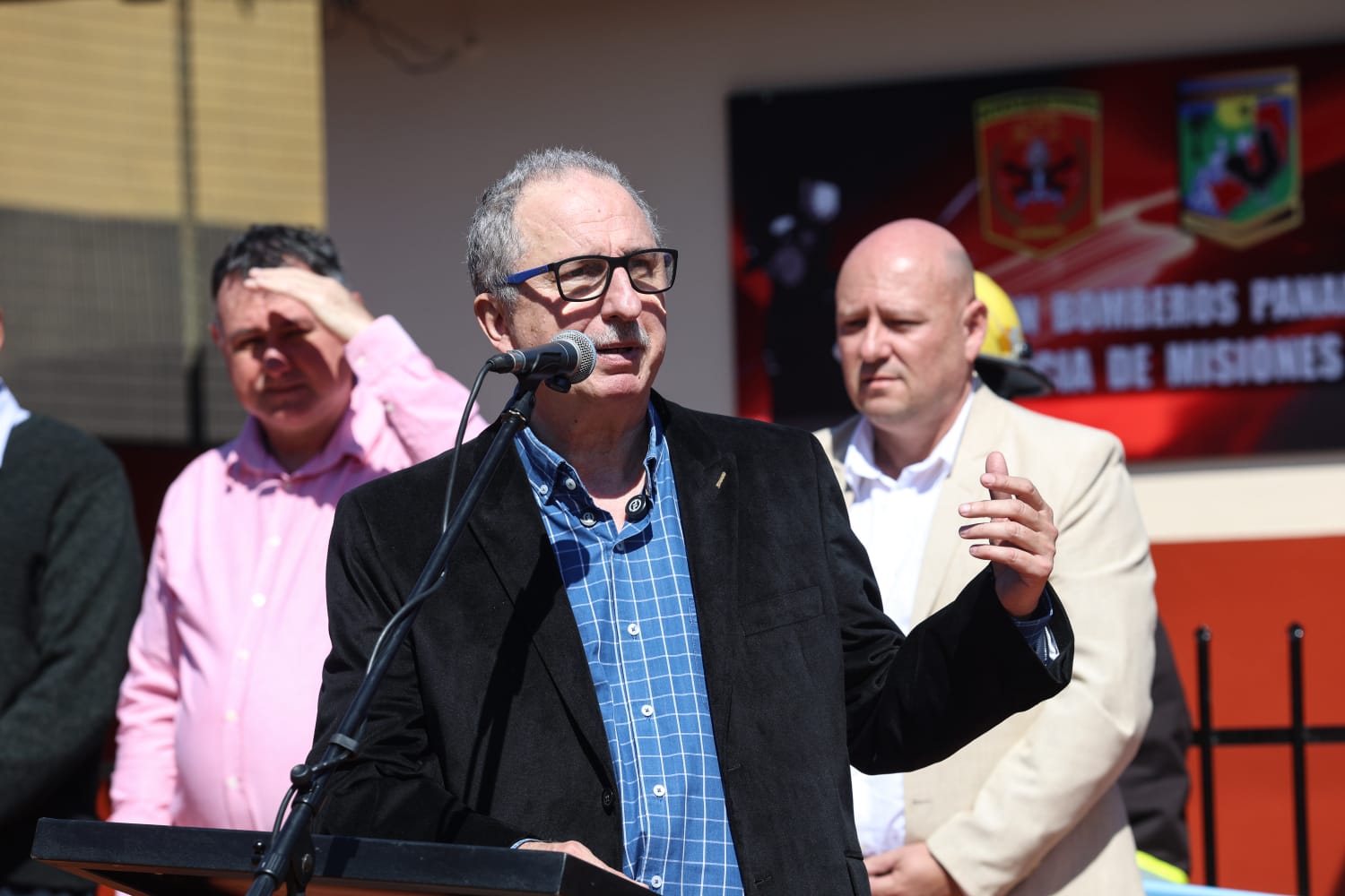 “Si hay un error que jamás vamos a cometer es estar lejos de la gente”, dijo Passalacqua al inaugurar el Cuartel de Bomberos de la nueva división de Panambí 19 “Si hay un error que jamás vamos a cometer es estar lejos de la gente”, dijo Passalacqua al inaugurar el Cuartel de Bomberos de la nueva división de Panambí imagen-18