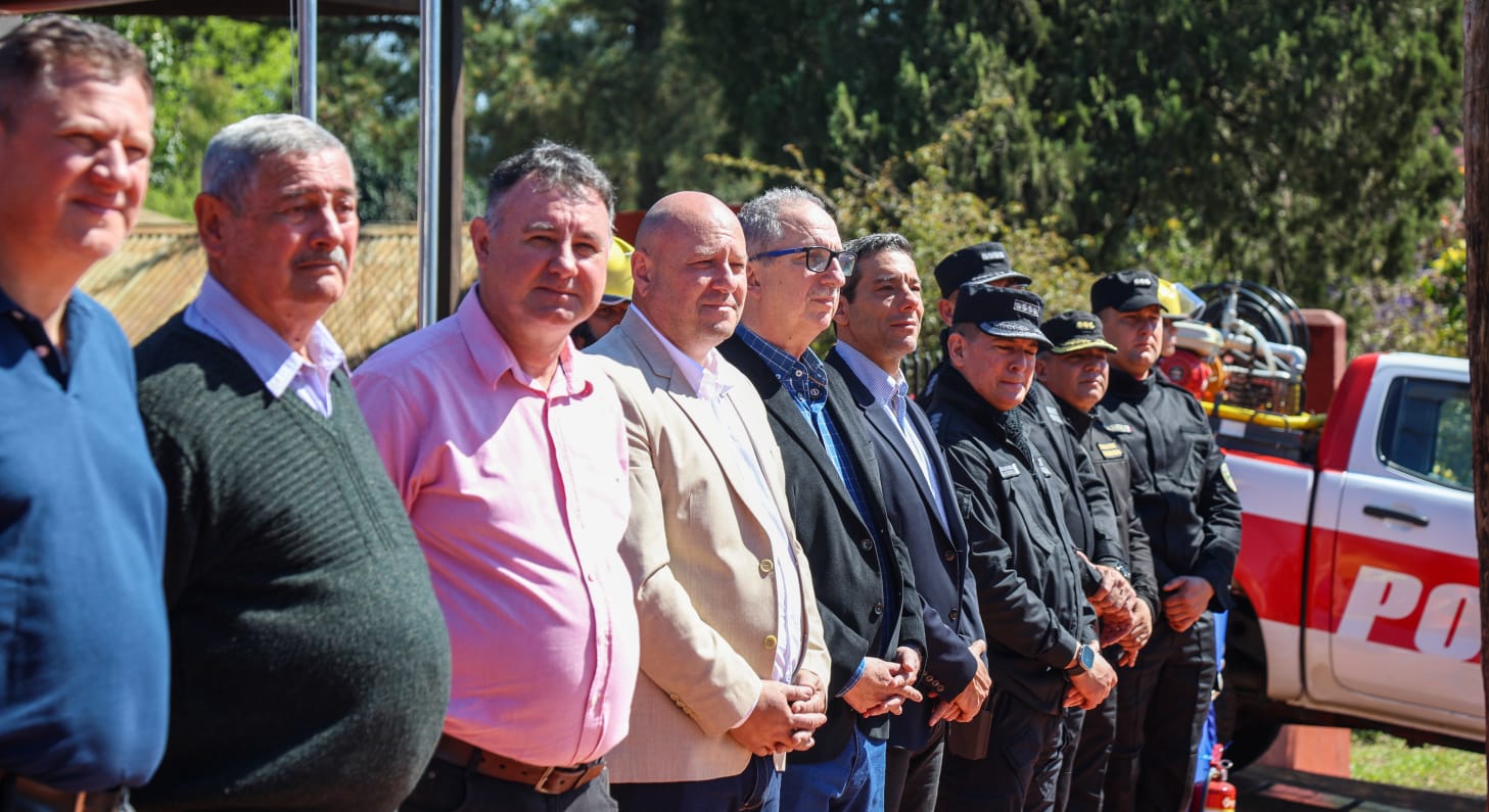 “Si hay un error que jamás vamos a cometer es estar lejos de la gente”, dijo Passalacqua al inaugurar el Cuartel de Bomberos de la nueva división de Panambí 23 “Si hay un error que jamás vamos a cometer es estar lejos de la gente”, dijo Passalacqua al inaugurar el Cuartel de Bomberos de la nueva división de Panambí imagen-22