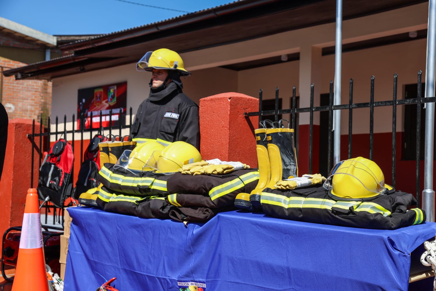 “Si hay un error que jamás vamos a cometer es estar lejos de la gente”, dijo Passalacqua al inaugurar el Cuartel de Bomberos de la nueva división de Panambí 7 “Si hay un error que jamás vamos a cometer es estar lejos de la gente”, dijo Passalacqua al inaugurar el Cuartel de Bomberos de la nueva división de Panambí imagen-6