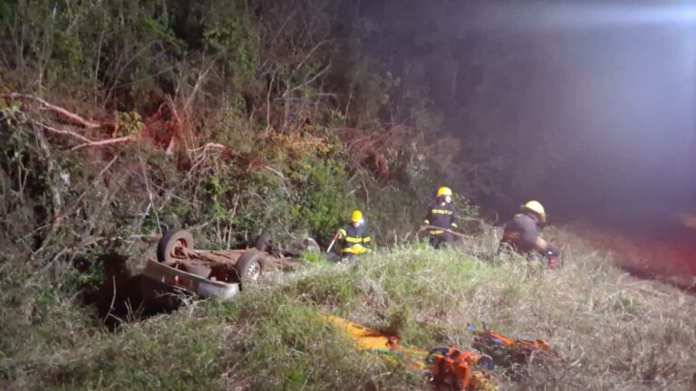 Despiste en Cerro Azul dejó un fallecido y dos personas heridas Despiste en Cerro Azul dejó un fallecido y dos personas heridas imagen-23