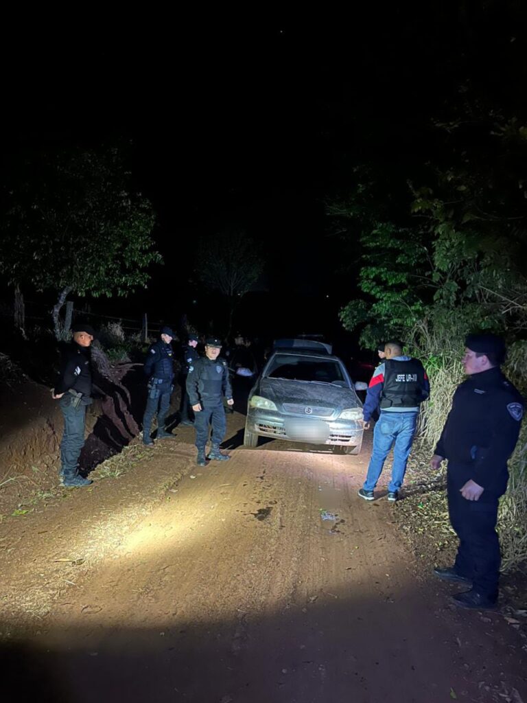 Ruta 101: la Policía secuestró un auto acondicionado para actividades de contrabando Ruta 101: la Policía secuestró un auto acondicionado para actividades de contrabando imagen-42