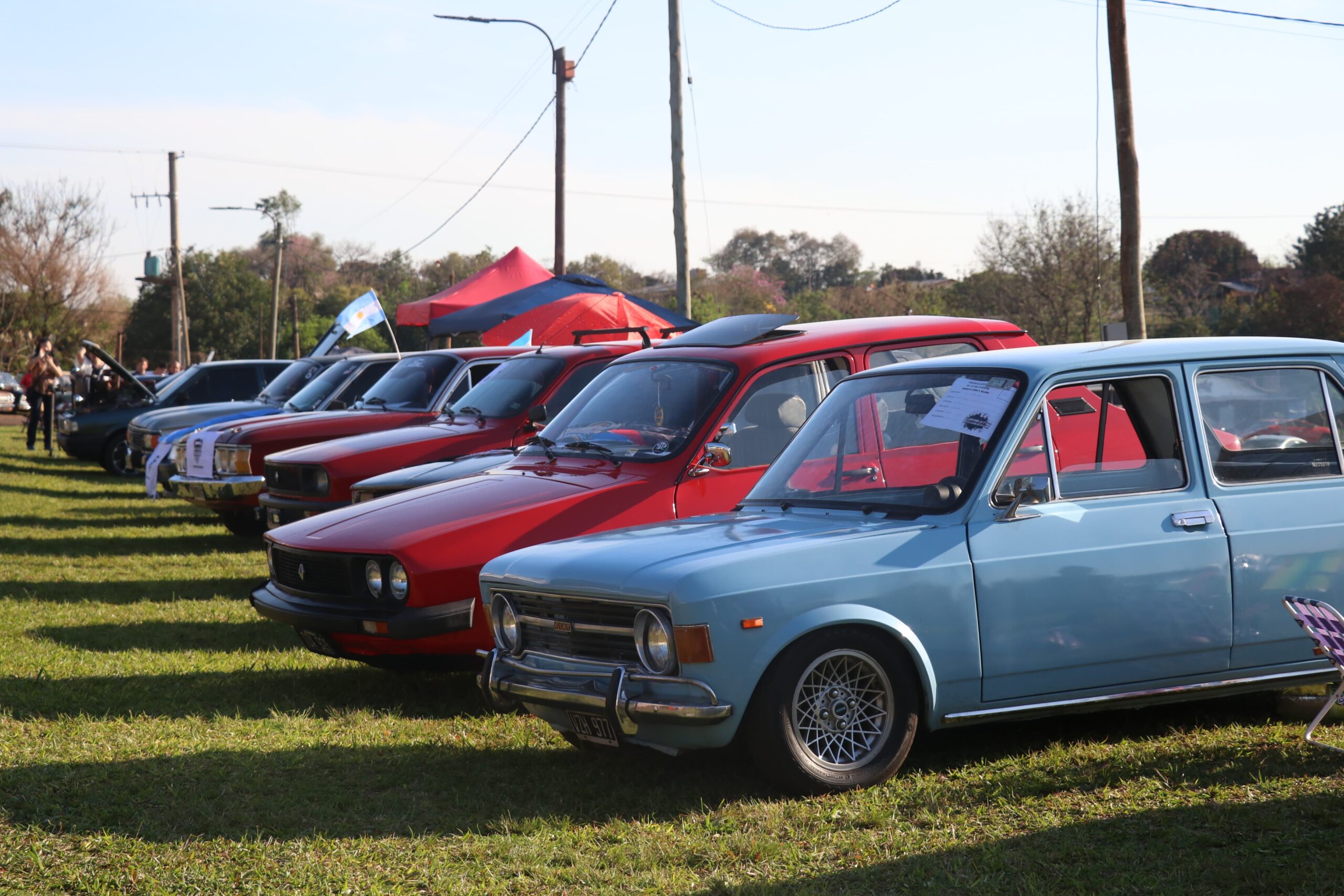 Alem vive el Encuentro de Autos Clásicos, Modificados y Bajos imagen-6