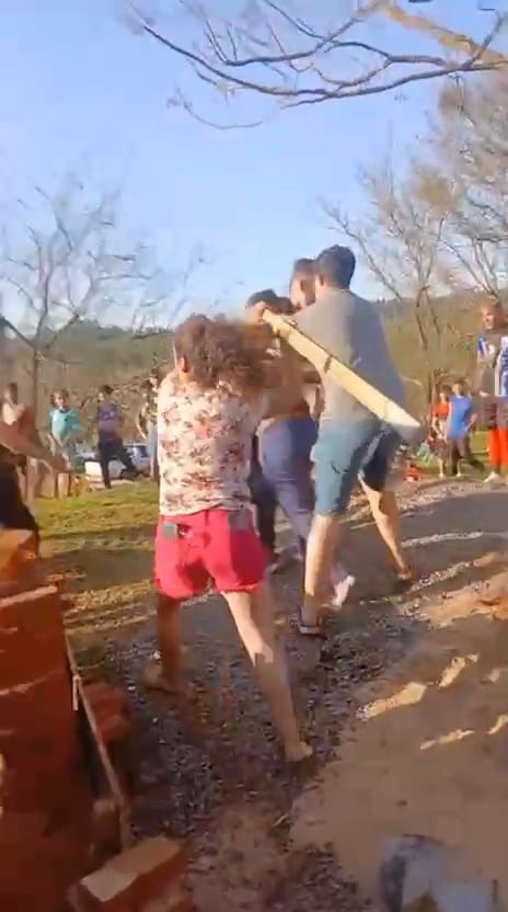 "Fair Play": Chicas detenidas tras enfrentarse durante un partido de fútbol en Campo Ramón 5 "Fair Play": Chicas detenidas tras enfrentarse durante un partido de fútbol en Campo Ramón imagen-4