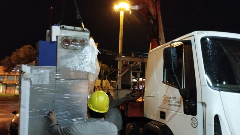 Se trabaja en recambio de celda dañada en avenidas Mitre y Corrientes Se trabaja en recambio de celda dañada en avenidas Mitre y Corrientes imagen-27