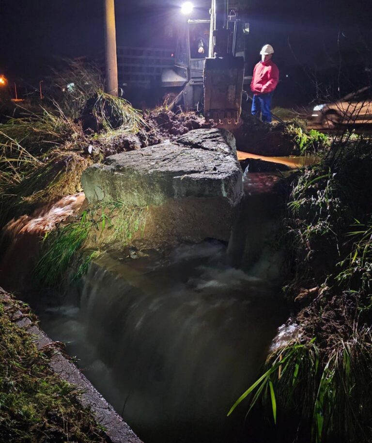 Fuga en acueducto: continúan los trabajos para restablecer el servicio en Garupá y sur de Posadas Fuga en acueducto: continúan los trabajos para restablecer el servicio en Garupá y sur de Posadas imagen-45