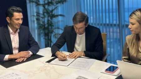 Elecciones 26-O: Diego Hartfield, quien fue electo diputado provincial en junio, ahora es candidato a Diputado Nacional por la Libertad Avanza para octubre imagen-2