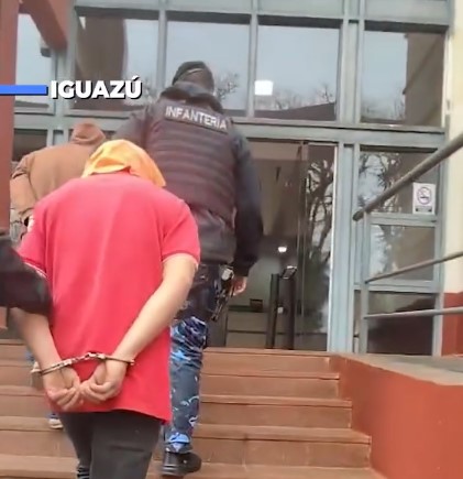 Detuvieron en Puerto Iguazú al «dúo del desguace”: tenían motos robadas listas para desarmar y serían parte de una red criminal Detuvieron en Puerto Iguazú al "dúo del desguace”: tenían motos robadas listas para desarmar y serían parte de una red criminal imagen-1