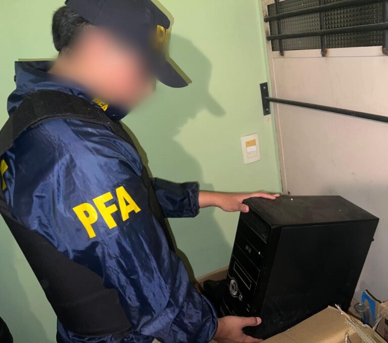 «Operación Aliados por la Infancia V»: 52 allanamientos en 13 provincias, que arrojaron 10 detenciones y el secuestro de 393 dispositivos electrónicos "Operación Aliados por la Infancia V": 52 allanamientos en 13 provincias, que arrojaron 10 detenciones y el secuestro de 393 dispositivos electrónicos imagen-31