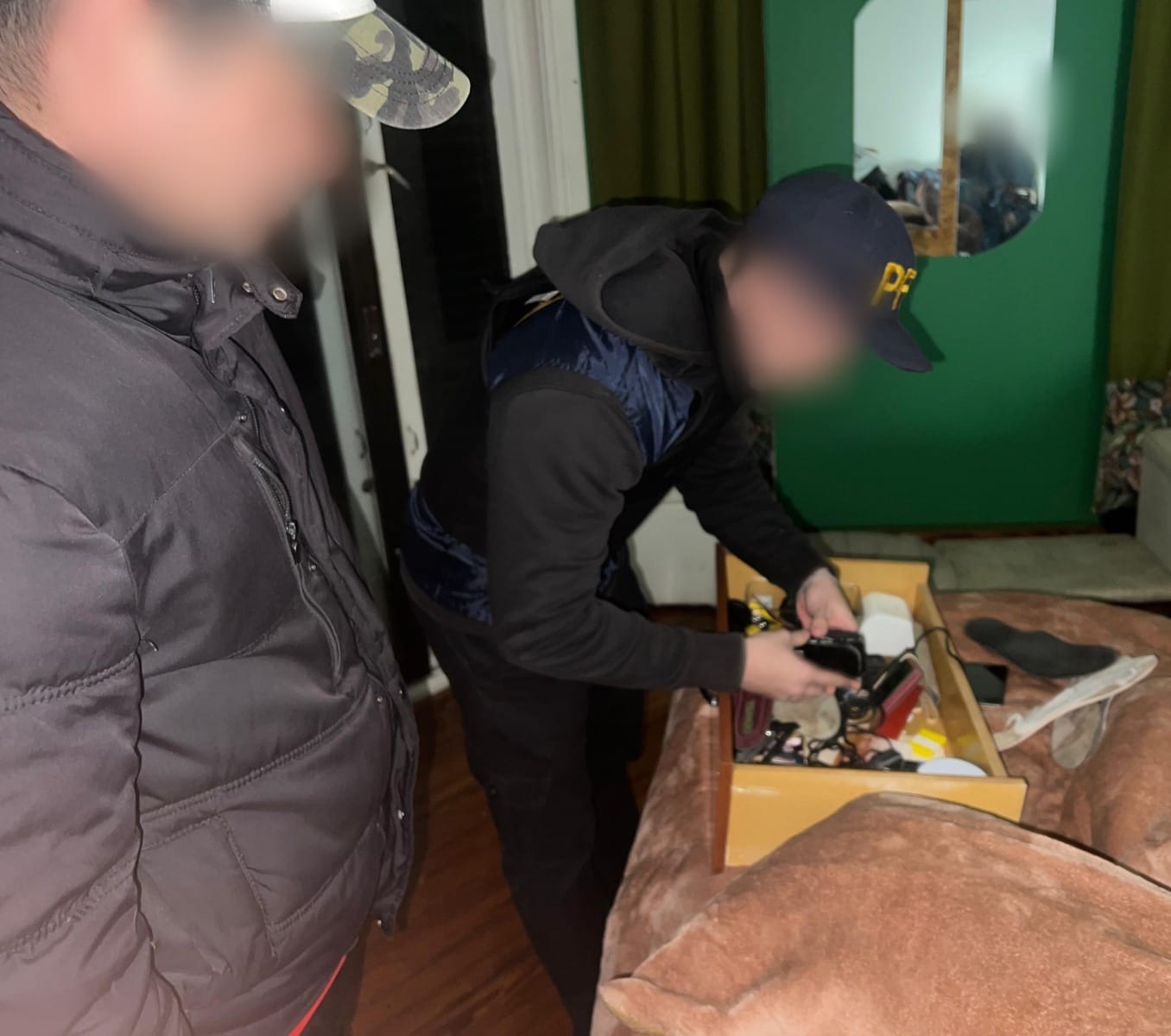 "Operación Aliados por la Infancia V": 52 allanamientos en 13 provincias, que arrojaron 10 detenciones y el secuestro de 393 dispositivos electrónicos 3 "Operación Aliados por la Infancia V": 52 allanamientos en 13 provincias, que arrojaron 10 detenciones y el secuestro de 393 dispositivos electrónicos imagen-2