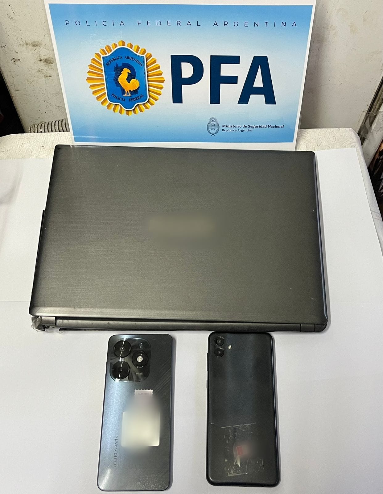 "Operación Aliados por la Infancia V": 52 allanamientos en 13 provincias, que arrojaron 10 detenciones y el secuestro de 393 dispositivos electrónicos 11 "Operación Aliados por la Infancia V": 52 allanamientos en 13 provincias, que arrojaron 10 detenciones y el secuestro de 393 dispositivos electrónicos imagen-10