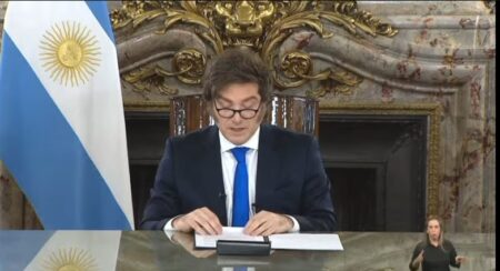 Milei defendió sus vetos a las jubilaciones y la emergencia en discapacidad: “Mi objetivo es hacer el bien, a costo de que me acusen de hacer el mal” imagen-6