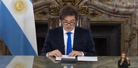 Milei en Cadena Nacional: "Batman, el caballero de la noche miente más que Pinocho", dice analista imagen-10