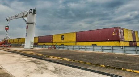 Con productos forestales y té, partió del Puerto de Posadas un convoy cargado con 120 contenedores imagen-1