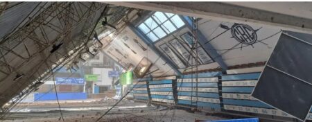 Cayó el techo del Club Regatas de Corrientes y "hay peligro de más derrumbes" imagen-8