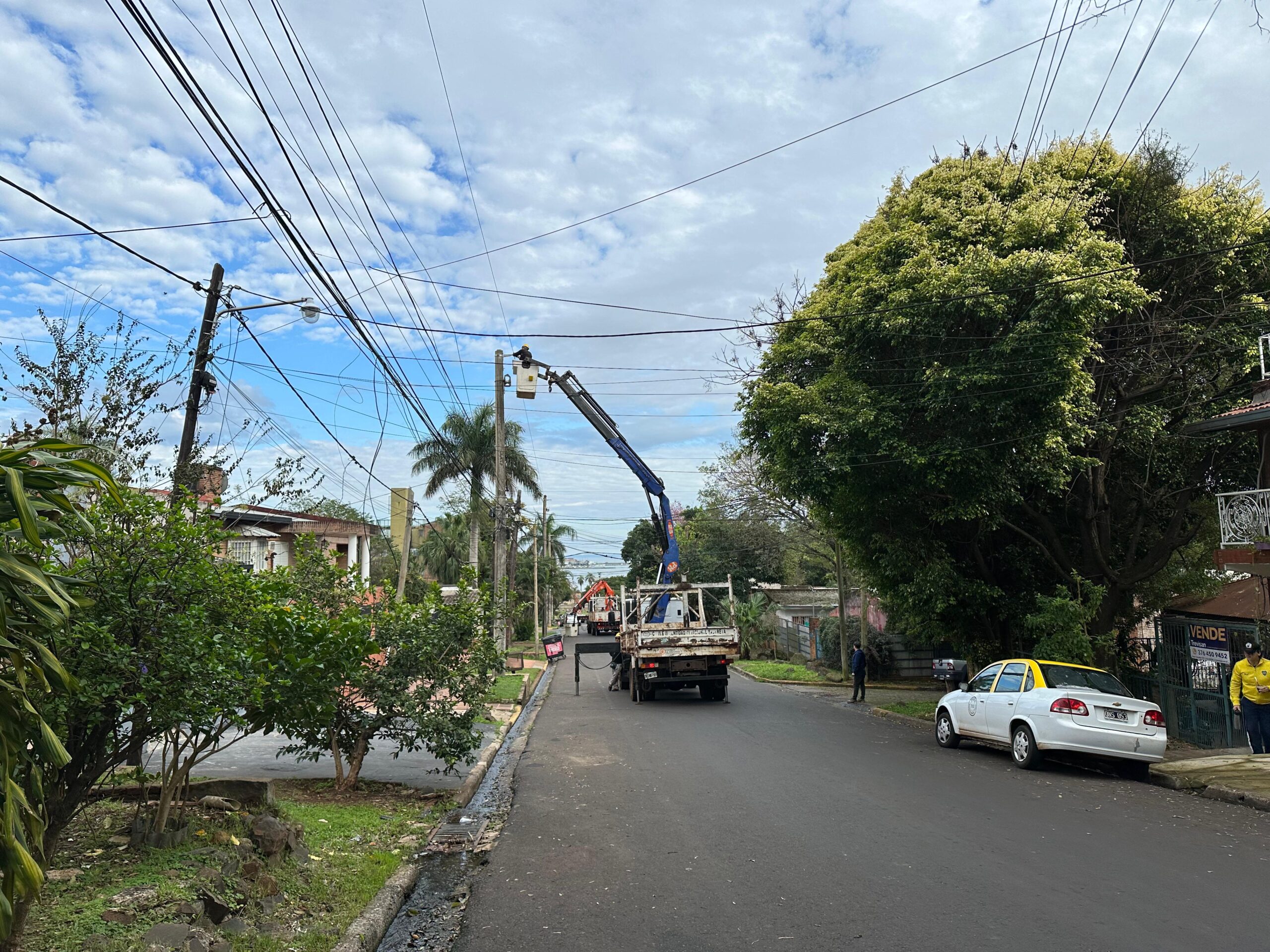 Energía de Misiones mejora infraestructura en Posadas con nueva línea de media tensión Energía de Misiones mejora infraestructura en Posadas con nueva línea de media tensión imagen-1