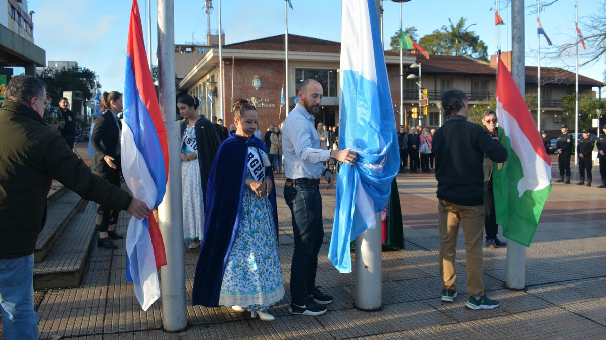 Oberá conmemoró el día de la Bandera de la localidad 3 Oberá conmemoró el día de la Bandera de la localidad imagen-2