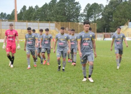 Fútbol: Crucero perdió por goleada y descendió imagen-7
