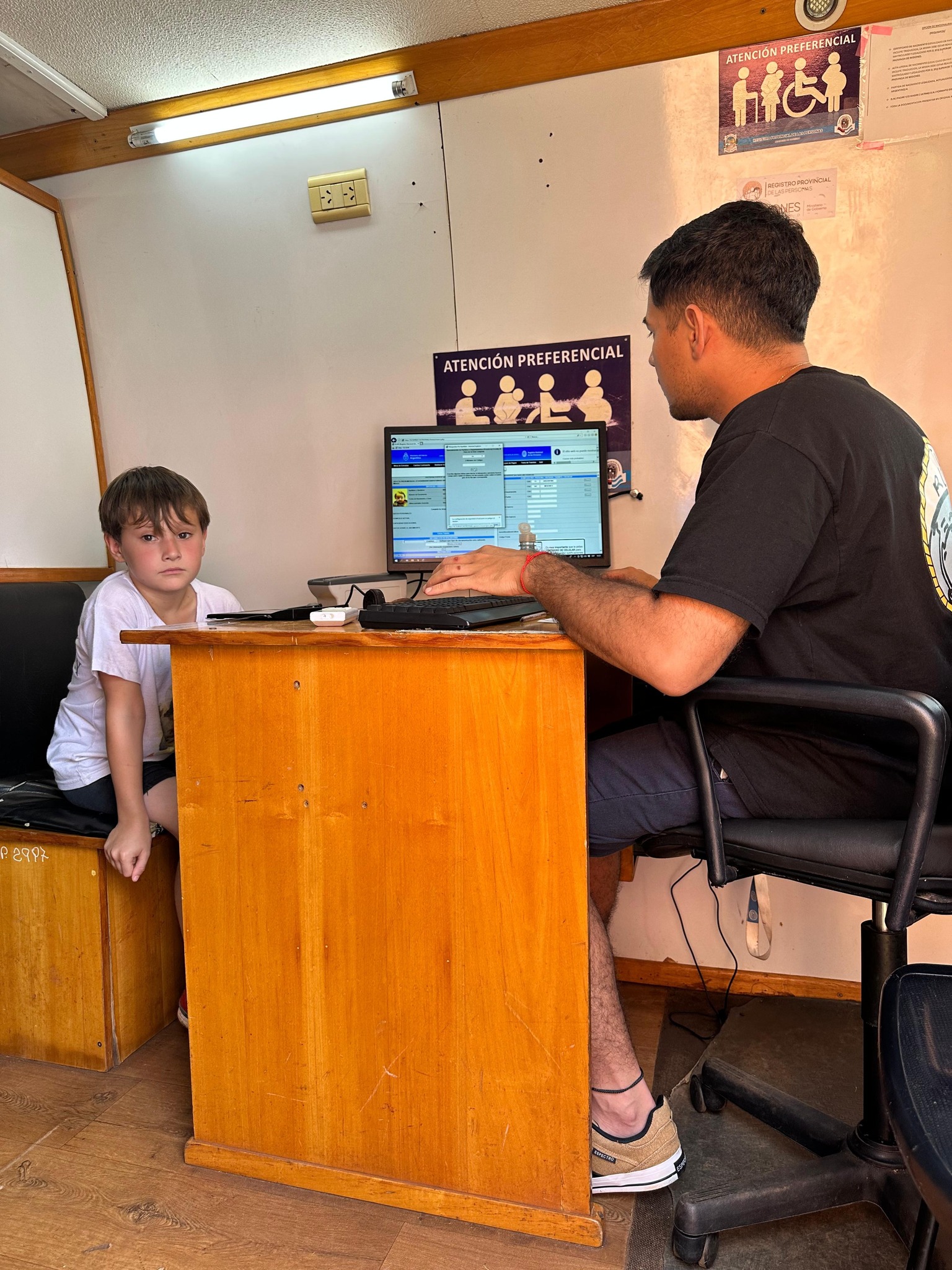 Vecinos del barrio El Porvenir II recibieron atención médica, asesoramiento jurídico y acceso a programas sociales durante la jornada del P.A.S. imagen-6