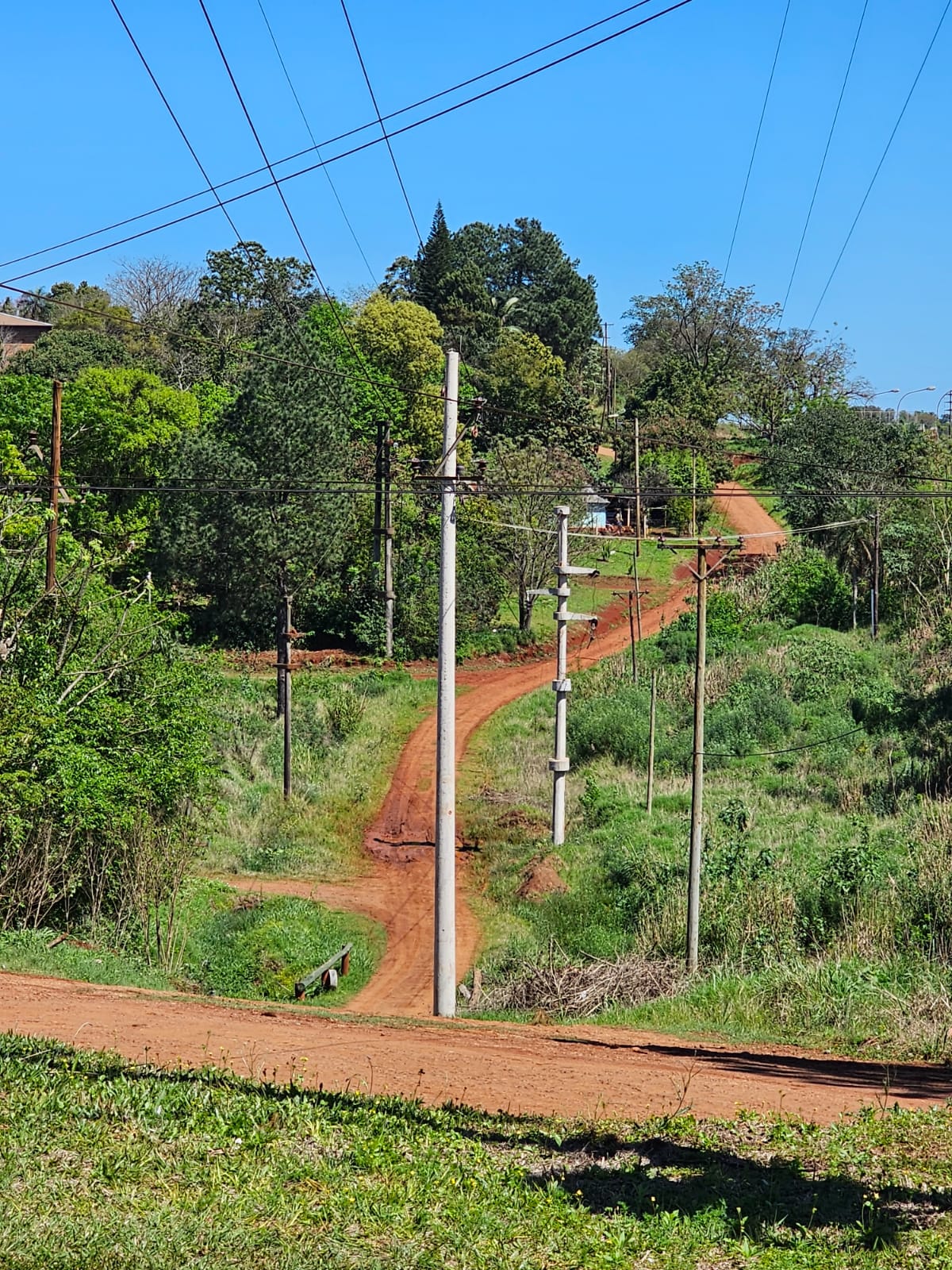 Energía de Misiones remodeló la línea de 33 kV entre Oberá y 25 de Mayo, reforzando la infraestructura y reduciendo riesgos de cortes 5 Energía de Misiones remodeló la línea de 33 kV entre Oberá y 25 de Mayo, reforzando la infraestructura y reduciendo riesgos de cortes imagen-4