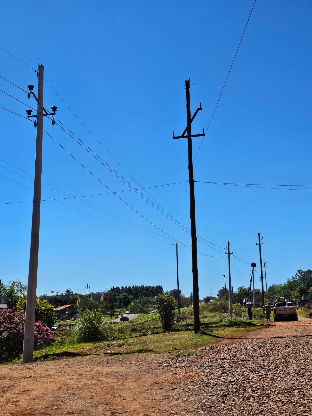Energía de Misiones remodeló la línea de 33 kV entre Oberá y 25 de Mayo, reforzando la infraestructura y reduciendo riesgos de cortes 3 Energía de Misiones remodeló la línea de 33 kV entre Oberá y 25 de Mayo, reforzando la infraestructura y reduciendo riesgos de cortes imagen-2