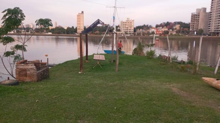 La EBY intimó a clubes náuticos y al Liceo Storni a desalojar predios ribereños al río Paraná "en un plazo perentorio" imagen-31